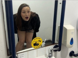 6733af6f67e99 Cheating boss takes surprise facial in pub toilets