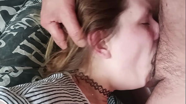 video.ohcffmh7dad असली शौकिया घर का बना बेडसाइड ब्लोजॉब: वीर्य चेहरा और निगल