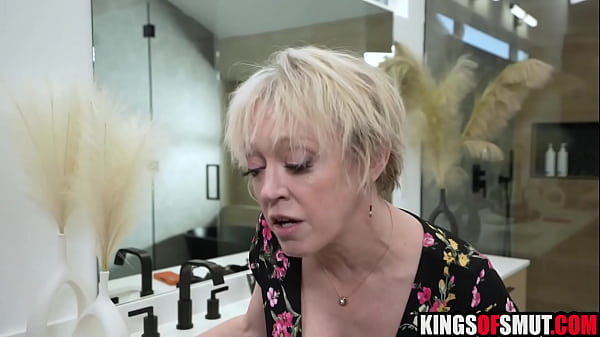 video.oheiofocf57 Underfucked stepmom wants it in her ass
