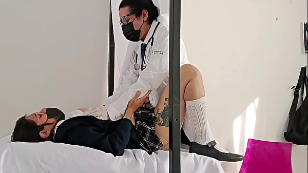 video.ohtbkade0a0 डॉक्टर चेक-अप के दौरान फायदा उठाते हैं, वे लगभग पकड़े जाते हैं!