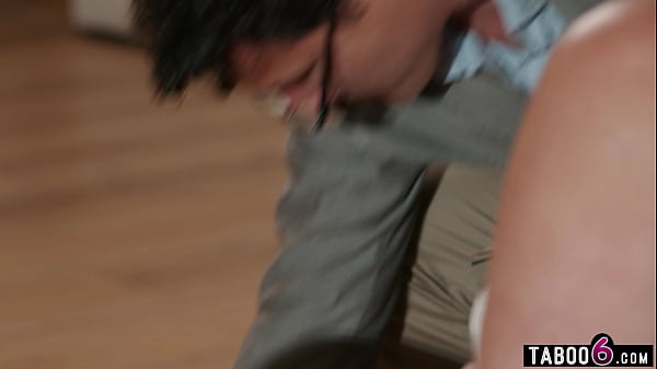 Therapist and his new mature MILF patient had instant chemistry