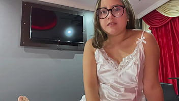 video.ohuhaed32a2 Sharing a bed with my step-aunt leads to accidental sex on a family trip.