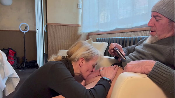 THE RECEPTIONIST WAS SURPRISED TO SE MY COCK IN THE MORNING - SUCK AND SWALLOW MY CUM - MORNING BLOWJOB