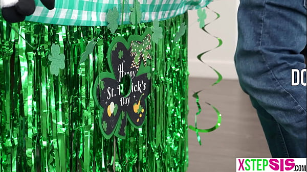 Kissing booth practise with tiny teen stepsister Della Cate — video thumbnail