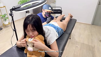 video.otecuhda393 Cute girl seduce her tattoo artist while horny