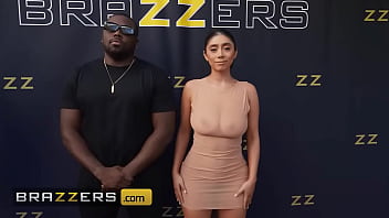 video.otekekv65d8 BRAZZERS - Violet Myers Shows off her asshole to Paparazi