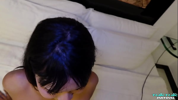 video.otffooo5679 TukTukPatrol प्यारी थाई लड़की को विदेशी मुर्गा ने पीटा