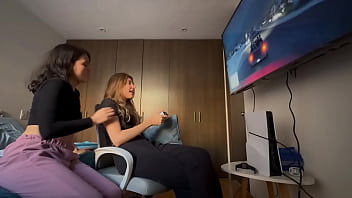 video.otfkabhc3ef Teenagers can't be alone without exploring their bodies.