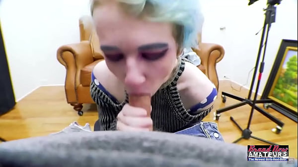 video.othfefke452 नीले बालों वाला विदेशी कोएड रेवेन हस्तमैथुन करता है और एक कठिन मुर्गा का गला घोंटता है!