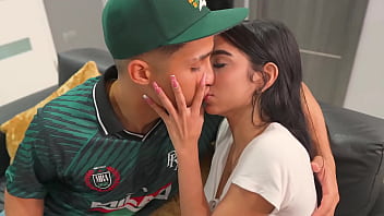 video.otkuuika74b Big cock Latino guy fucks a very hot petite girl he meets in an outdoor place