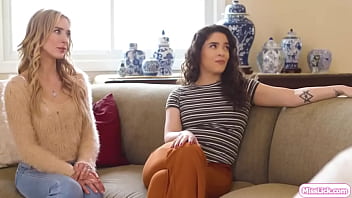 video.otuhmdke75a Stepdaughter and stepmom having foursome with babysitters