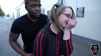 VIDEO.UCFUECHE956 Andi Ray Sucks Rome Major's Ass & Cock Behind A Back Alley Dumpster!