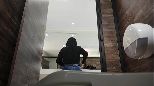 video.ucludbffbfe Recording patients pissing in hospital