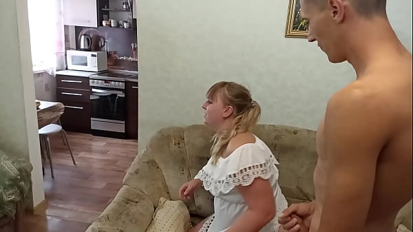 Russian curvy mom fuck on sofà