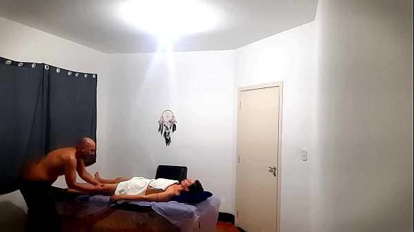 video.udbkicvb766 Full video hereShe went to get a massage but was surprised by the therapist who ejaculated in her