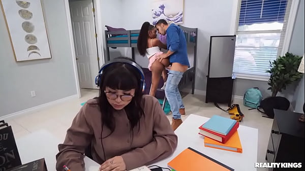 video.udbtlomaeef बंक बैंगिंग द हैंडीमैन/रियलिटी किंग्स