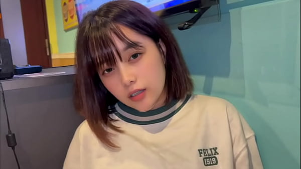 video.udfdcmhd981 If it's just a blowjob, it's not cheating, right? A female student who cheats on her boyfriend at karaoke with a male friend. She likes the smell of a penis.