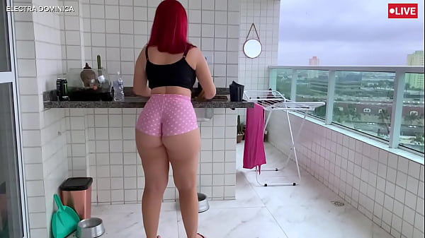 video.udkeaddb7e8 I hired this maid and she came with these tight shorts, how horny, I couldn't hold back