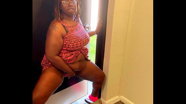 Nookiescookies squirt and masturbate to orgasm in public