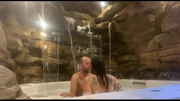video.ueautmd58a4 COUPLE ENJOYING THEIR HONEYMOON AT THE MOTEL WIFE GETTING FUCKED ON HIS DICK