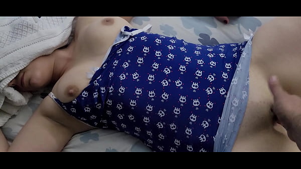 video.uebldmf8e9f यह सौतेला बाप है, क्योंकि मेरी सौतेली माँ बाहर गई और मेरे छोटे मुँह को चोद दिया!