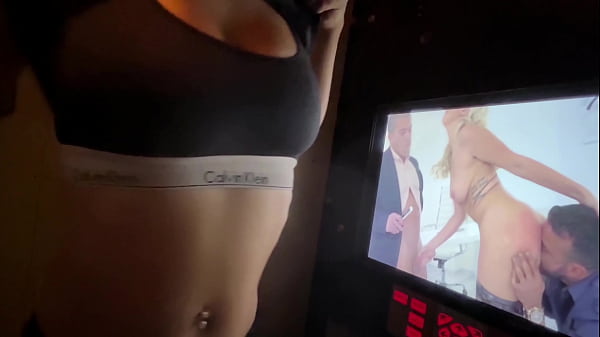 video.ueilald2142 Gloryhole Sex and Cum Walk