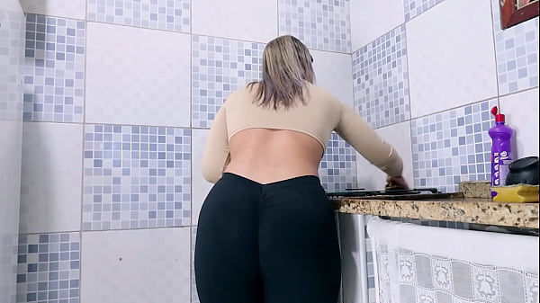video.uekdpohaa82 This maid is very hot!
