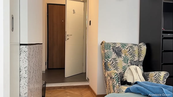 I dropped the towel in front of the delivery man. Real delivery — video thumbnail