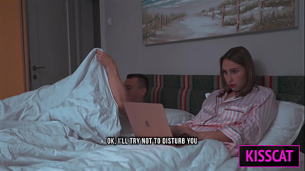video.ueuiuhocfd0 Step son distract step mom from work, so she helps cum with hand job in share bed, but get fuck