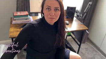 VIDEO.UEUTKMOF603 Creampie Stepmom while she takes a work call