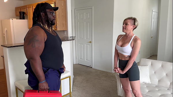 VIDEO.UEVDOPOF6FC HELPING THE MAINTENANCE MAN COOL OFF (FREE PREVIEW)