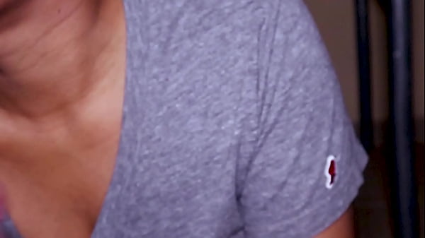 video.ufdkvlmeef0 मैं अपने छोटे सौतेले भाई के लिंग को चूसता हूं, उसके पास एक छोटा डिक है