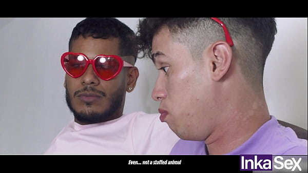 video.ufhvatm58b7 Super big ass ebony from Colombia fucks 2 gay best friends