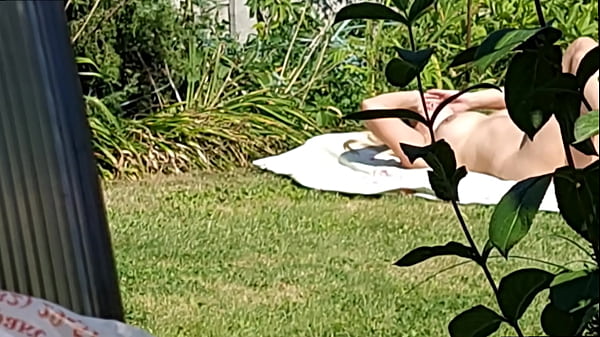 video.ufuoeuh91a5 I spy on my stepmother, she is sunbathing naked in the yard